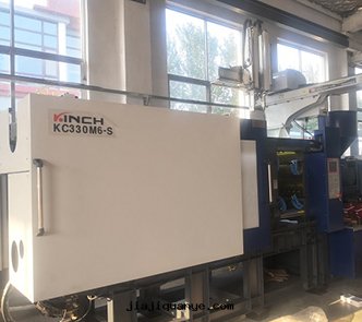 胶(jiāo)南(nán)新(xīn)設備到(dào)貨,勤創注塑機(jī),330T-;170T