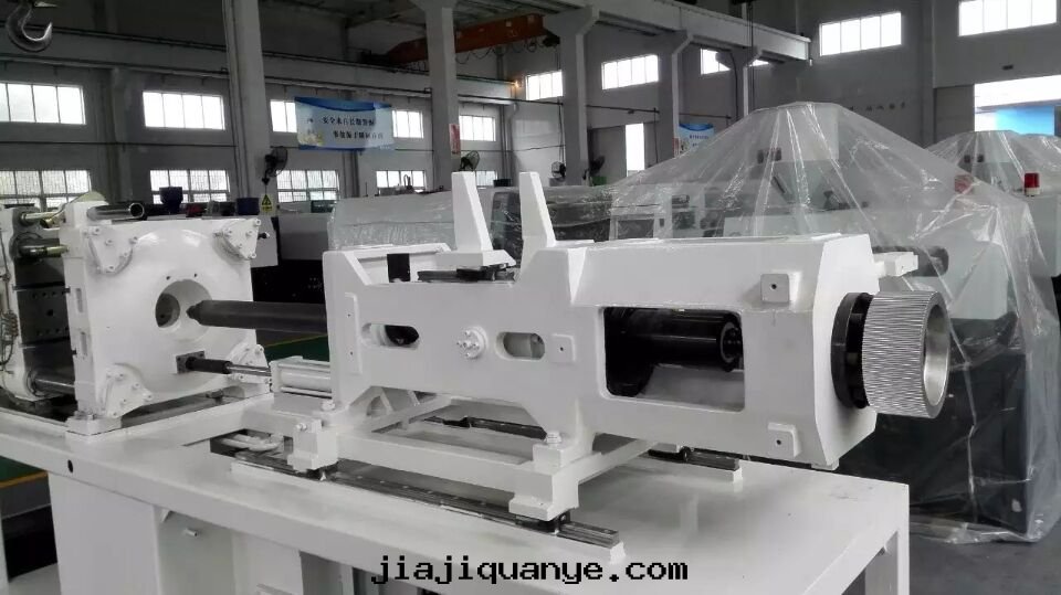 大(dà)型注塑機(jī)