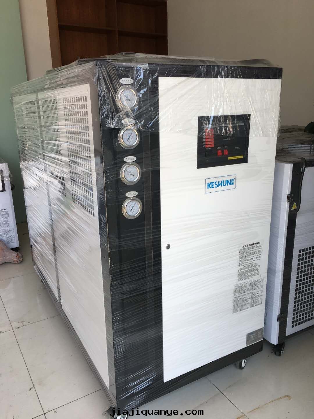 鑫科源簡述大(dà)型注塑機(jī)在(zài)使用过(guò)程中(zhōng)的(de)注意事(shì)項 鑫科源簡述大(dà)型注塑機(jī)在(zài)使用过(guò)程中(zhōng)的(de)注意事(shì)項